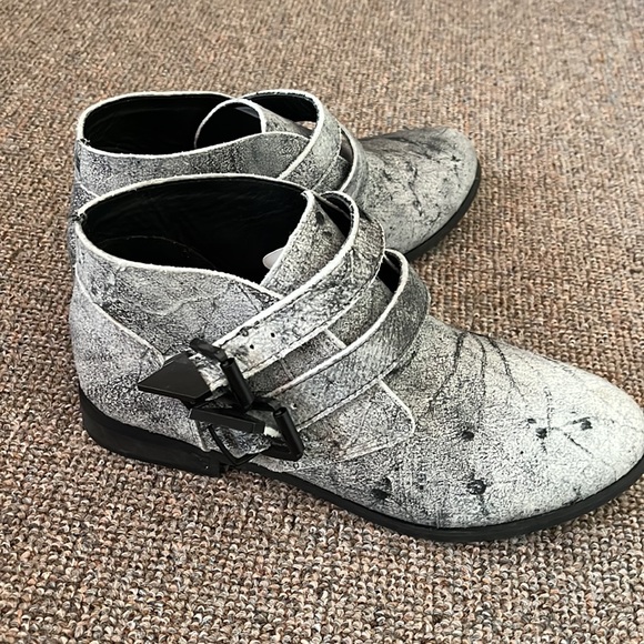 Bleached look short boot - Picture 3 of 6